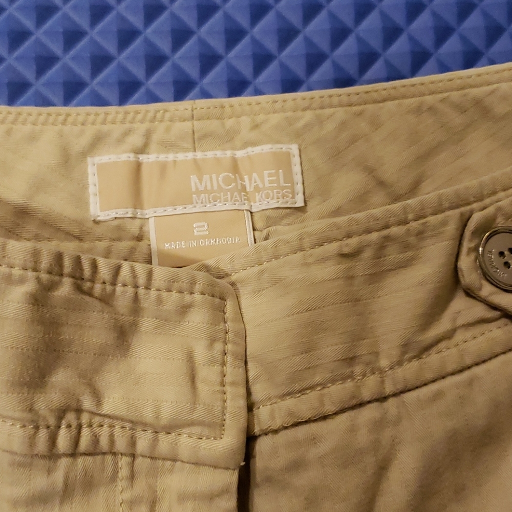 Shorts - Picture 3 of 4